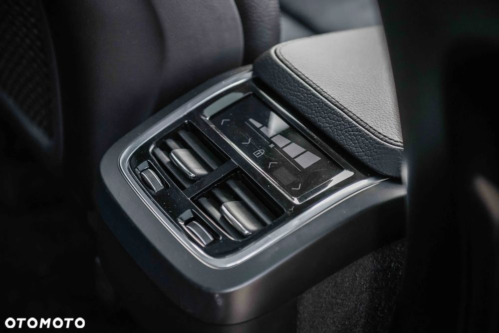 Volvo XC 90 T6 AWD Geartronic Momentum - 33
