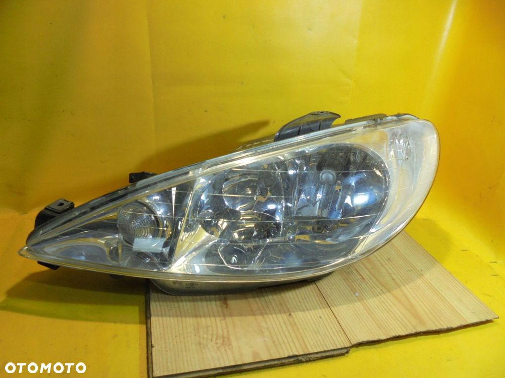 LAMPA PRAWA PRZÓD Peugeot 206 Lift CC 89002771