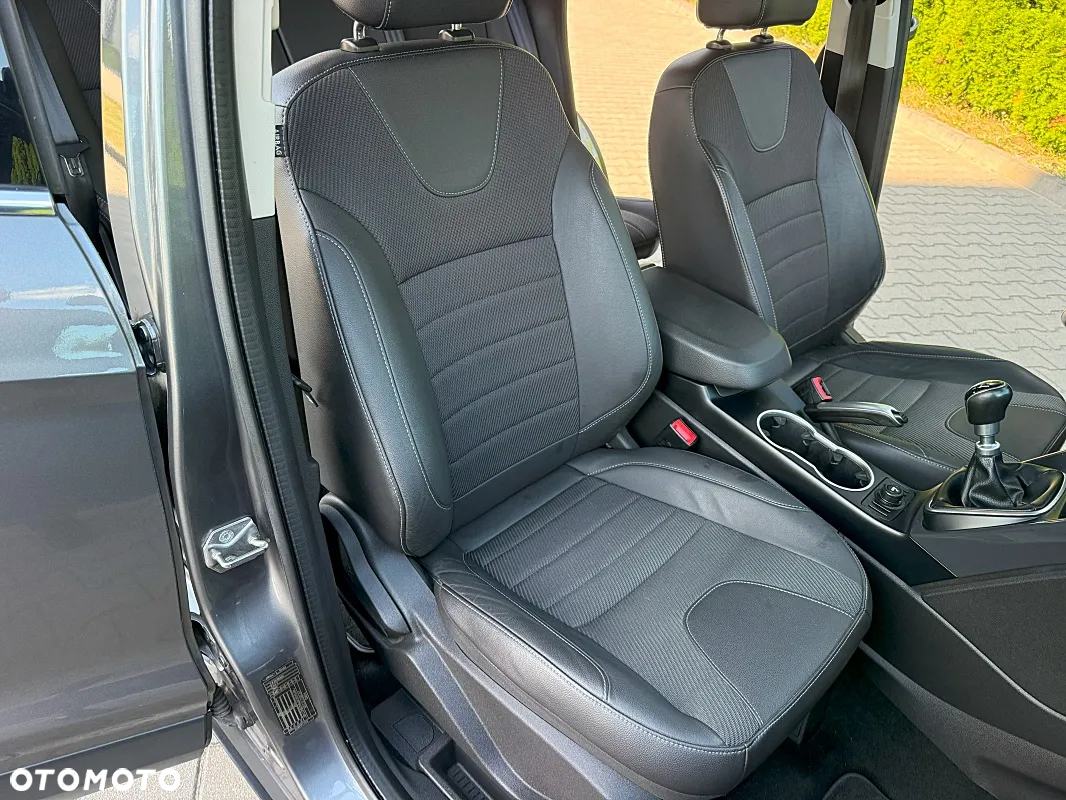 Ford Kuga 1.6 EcoBoost 2x4 Titanium - 34