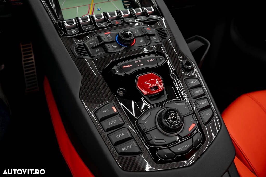 Lamborghini Aventador S Roadster - 37