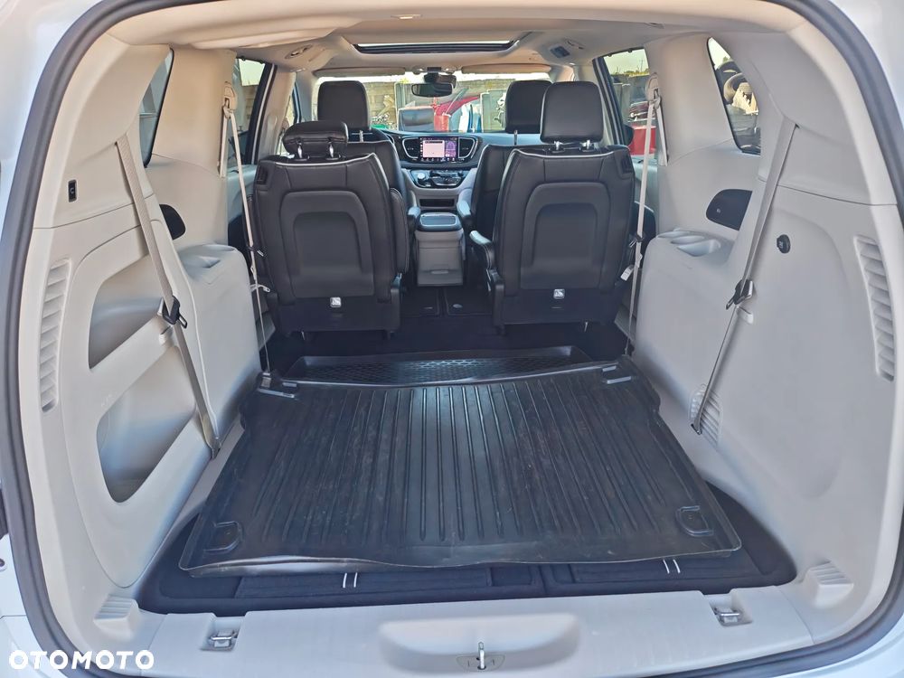 Chrysler Pacifica - 15