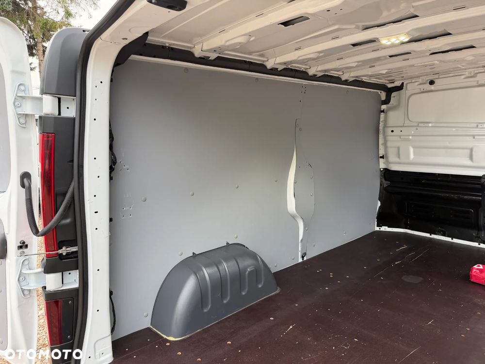 Renault TRAFIC VAN EXTRA Long, L2H1 MAXI, VAT-1, MOCNY SILNIK 2.0 dCi 145KM Euro6, ROZRZĄD NA ŁAŃCUCHU, DESIGN BUSINESS+ Radio ALPINE, REFLEKTORY RENAULT FULL LED PURE VISION+ PAKIET CHROM, MOBILNE BIURO, PARKTRONIKI, Furgon van z pełną zabudową paki 3m, Duża ładowność: 1124kg, Pojemność 6,7m3 - 24