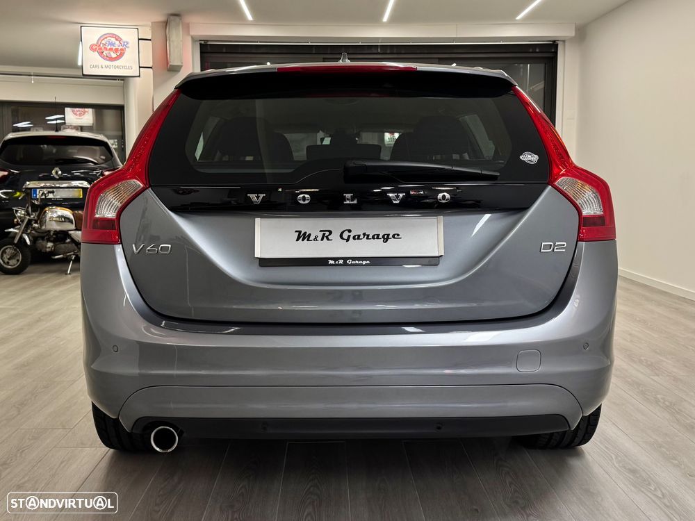 Volvo V60 2.0 D2 Momentum - 3