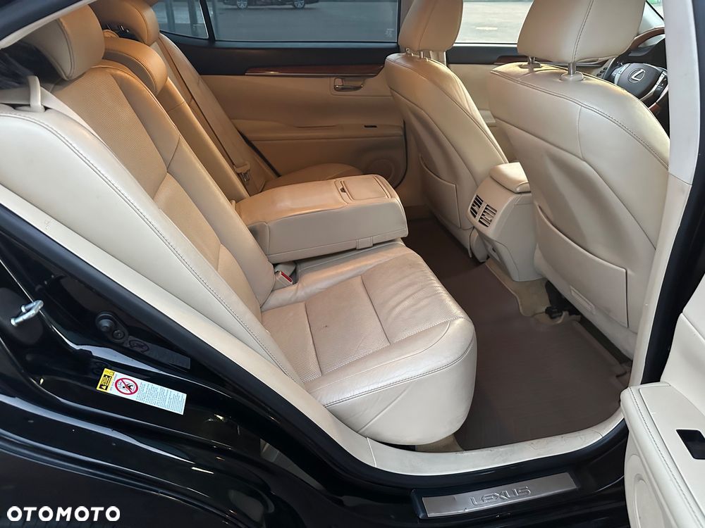Lexus ES 300h Business Edition - 21