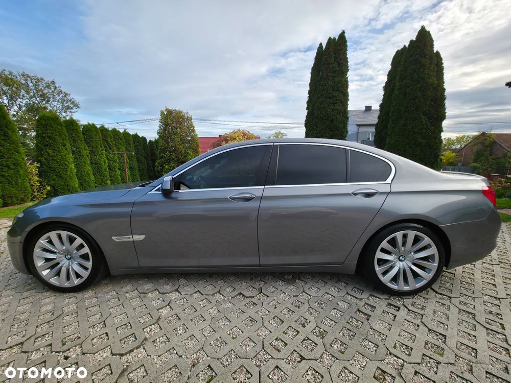 BMW Seria 7 740i - 4