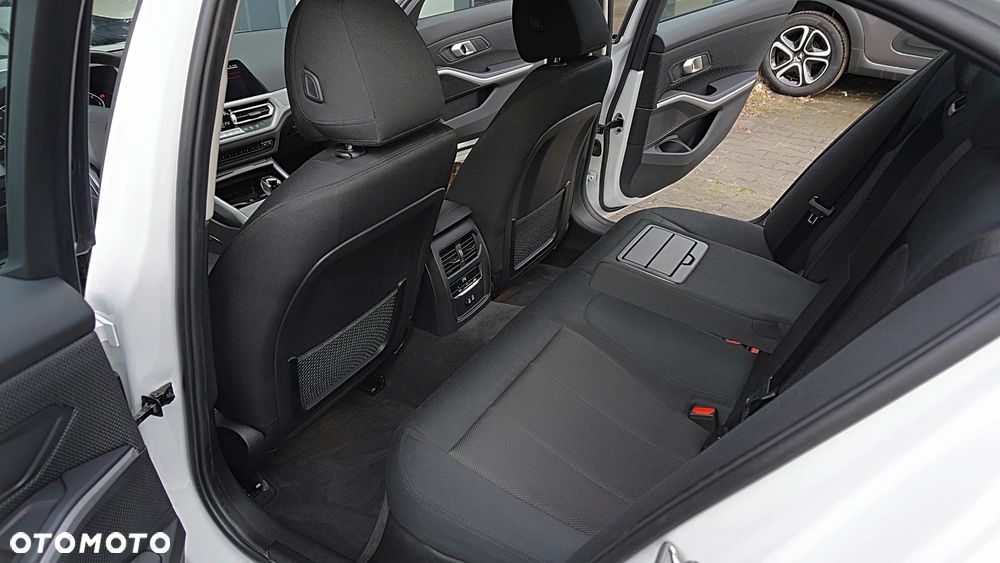 BMW Seria 3 320d - 16