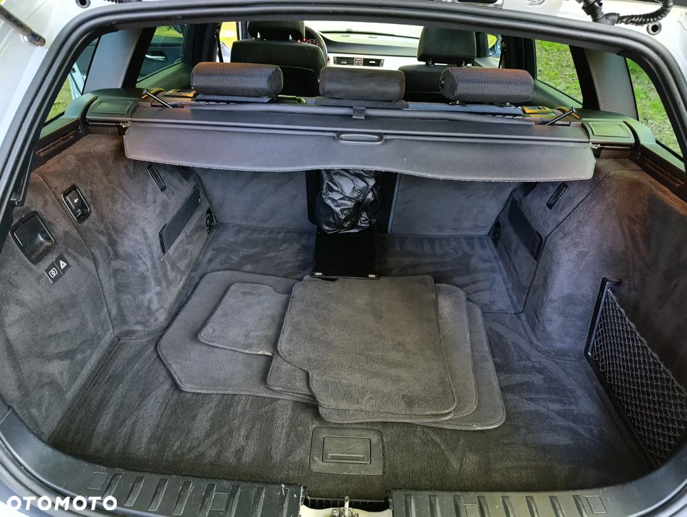 BMW Seria 3 330i - 16