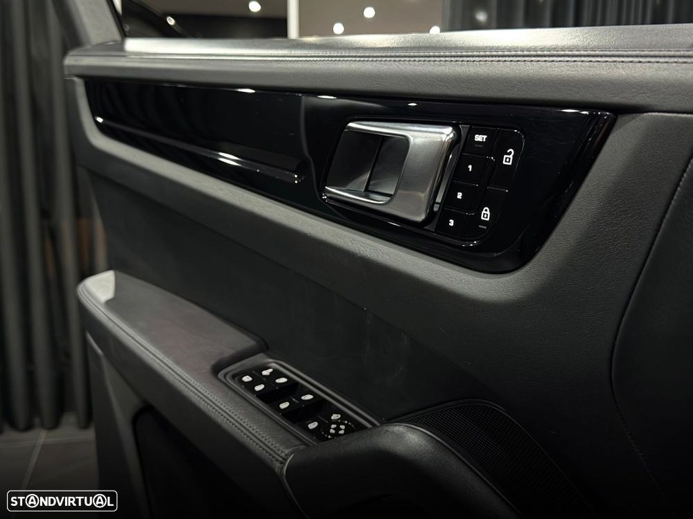 Porsche Cayenne Coupé E-Hybrid - 21