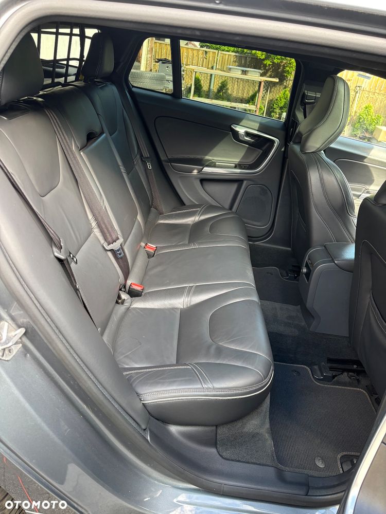 Volvo V60 D5 Geartronic RDesign - 26