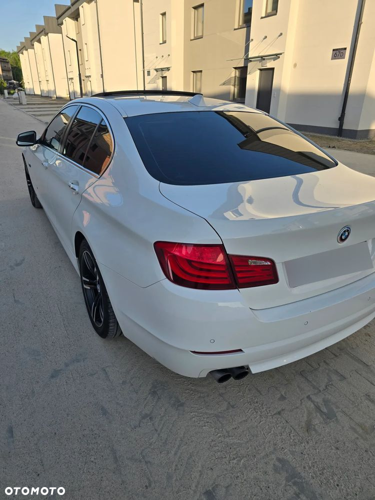 BMW Seria 5 525d Touring Luxury Line - 4