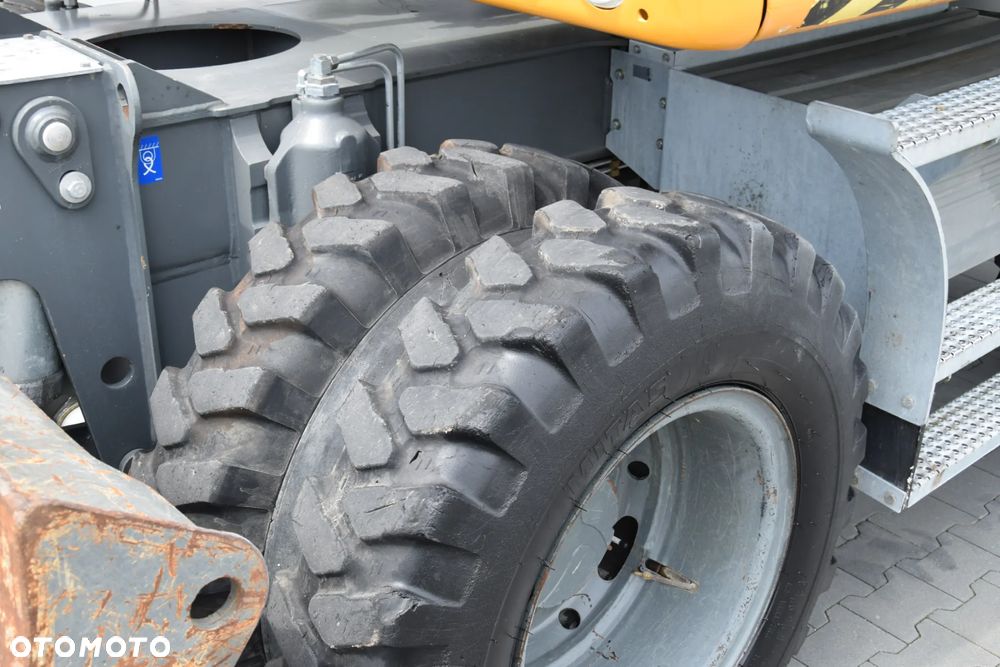 Liebherr A910 COMPACT / KOPARKA KOŁOWA / KABINA / KLIMATYTZACJA / SPYCH / PODPORY / DODATKOWY OSPRZĘT / SPROWADZONA - 7