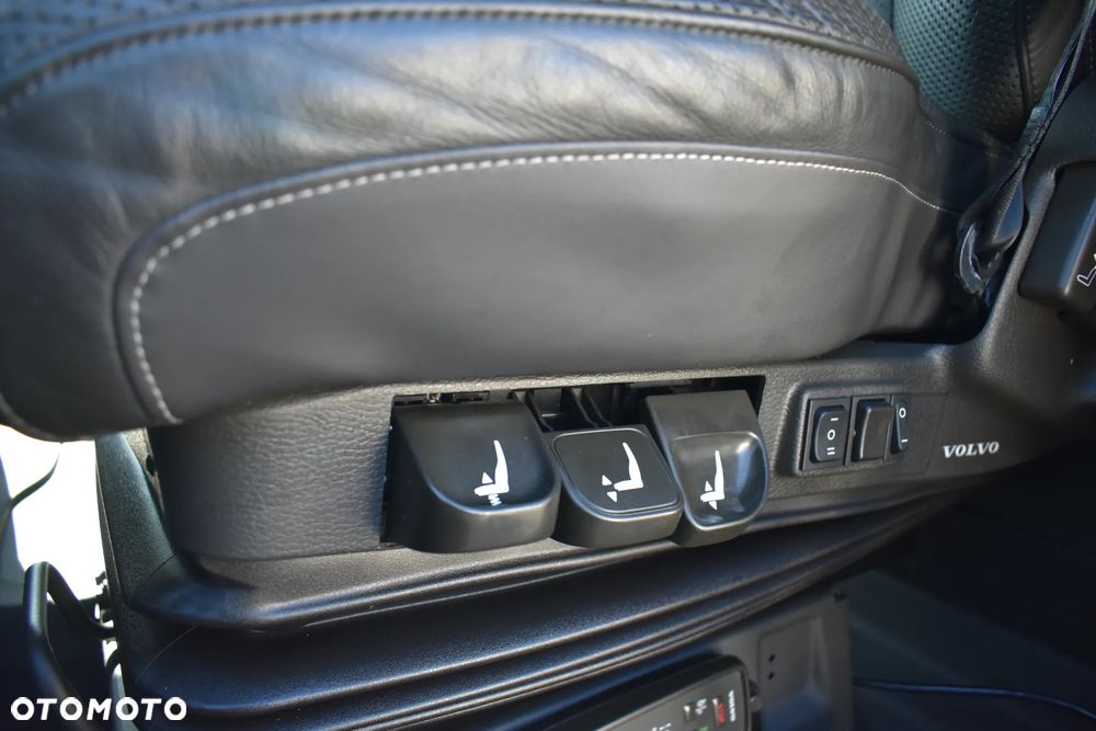 Volvo FH 500 XL MEGA // RETARDER // FULL LED // SKÓRY // XENON // TV // FULL AIR // BLACK EDITION // TRĄBY HADLEY // ORUROWANIE - 26
