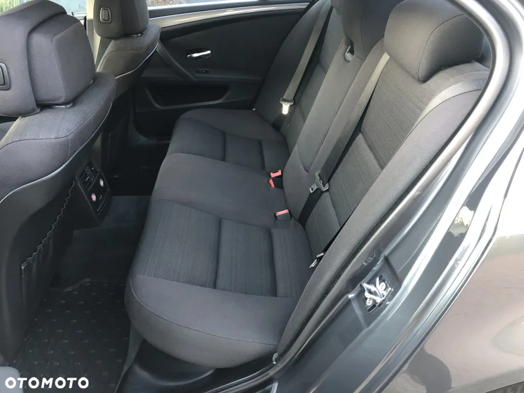 BMW Seria 5 523i - 11