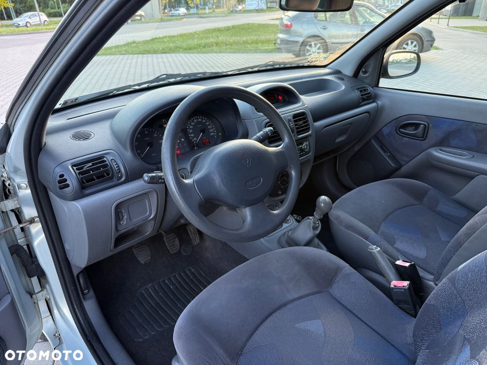 Renault Clio 1.4i RT - 13