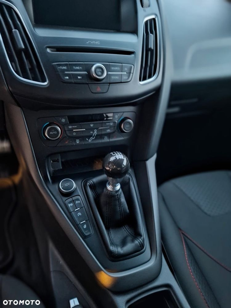 Ford Focus 1.5 EcoBoost STart-Stopp-System ST-LINE - 12