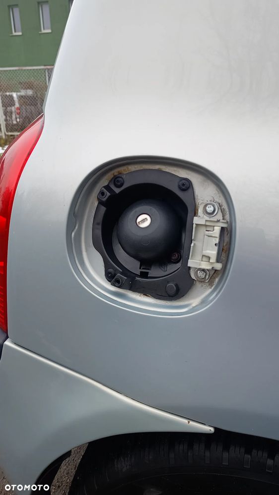 Renault Clio 1.2 16V Authentique - 12