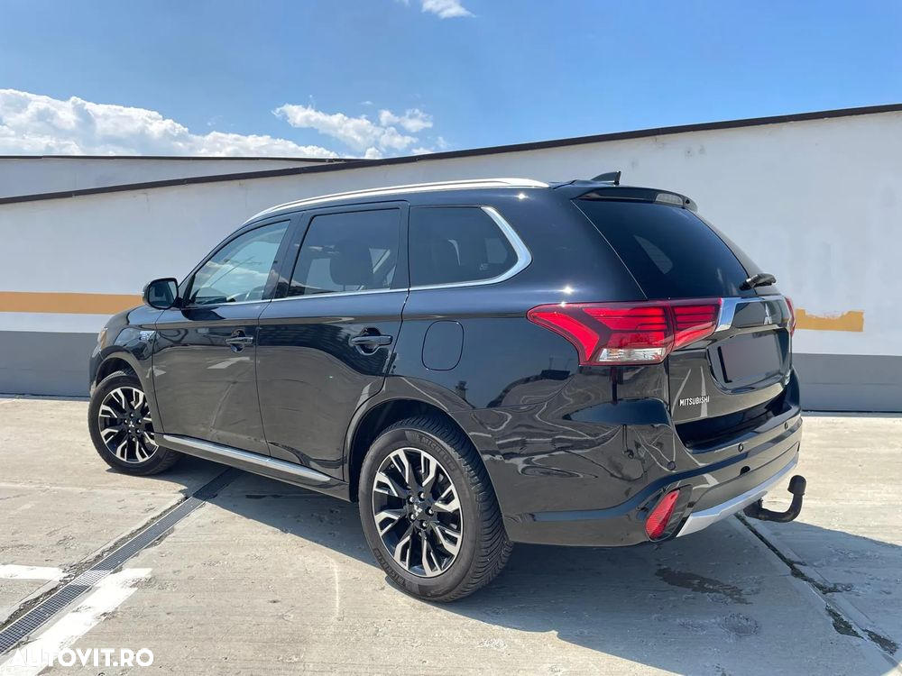 Mitsubishi Outlander 2.0 4WD Plug-In Hybrid Top - 3