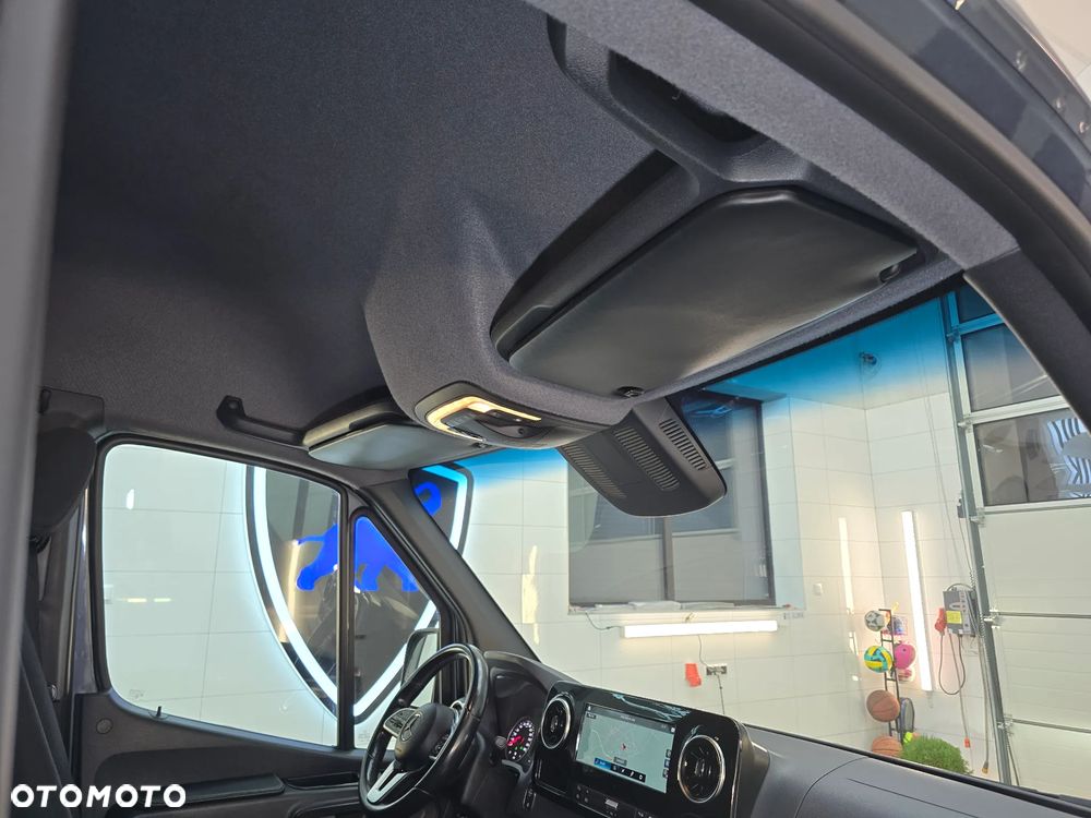 Mercedes-Benz SPRINTER 319 3.0 V6 CDI AUTOMAT 4,40Cm Długi SERWIS ASO MERCEDES-BENZ DO OSTATNIEGO km SALON PL FUL LED HIGH PERFORMANCE MBUX z ekranem dotykowym 10,25 cali SIEDZENIE KIEROWCY KOMFORTOWE, HYDRAULICZNE RESOROWANE PODGRZEWANA SZYBA PRZEDNIA TEMPOMAT KAMERA COFANIA LAKIER METALIK - 33