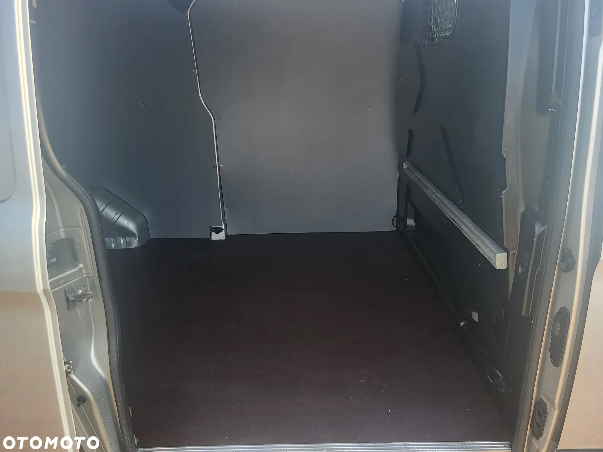 Ford TRANSIT CUSTOM - 32