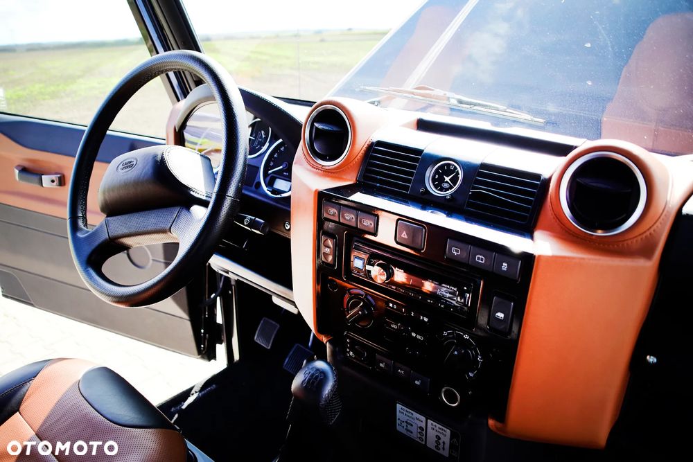 Land Rover Defender - 20