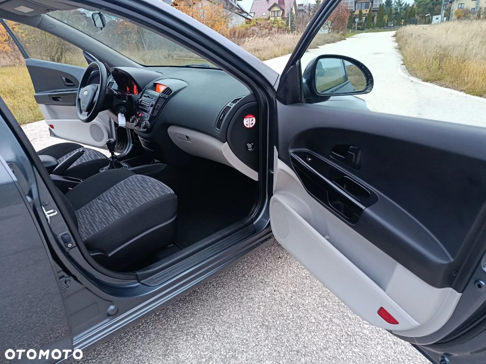 Kia Ceed 1.4 CVVT Attract - 37