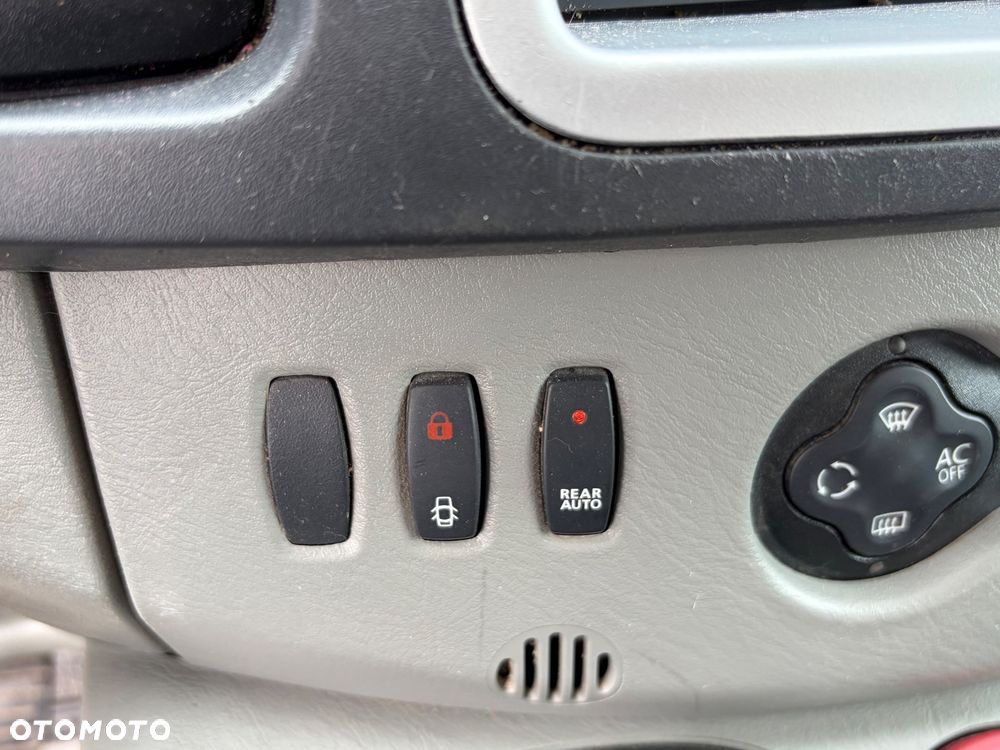 Renault Trafic Passenger Expression - 19