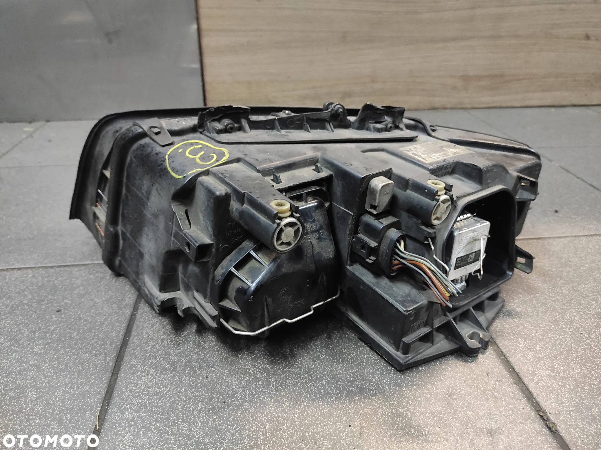 LAMPA PRAWA PRZEDNIA AUDI A4 B6 XENON .3. BRAK 2 ZACZEPÓW WYSYŁKA !!! - 4