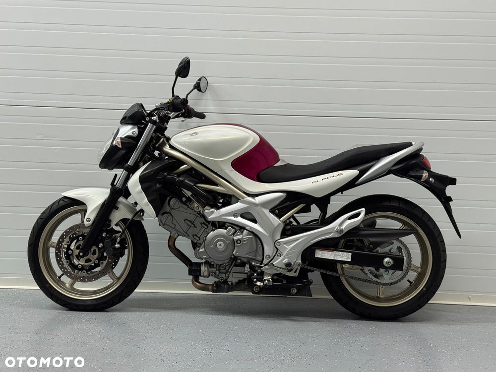 Suzuki Gladius - 11