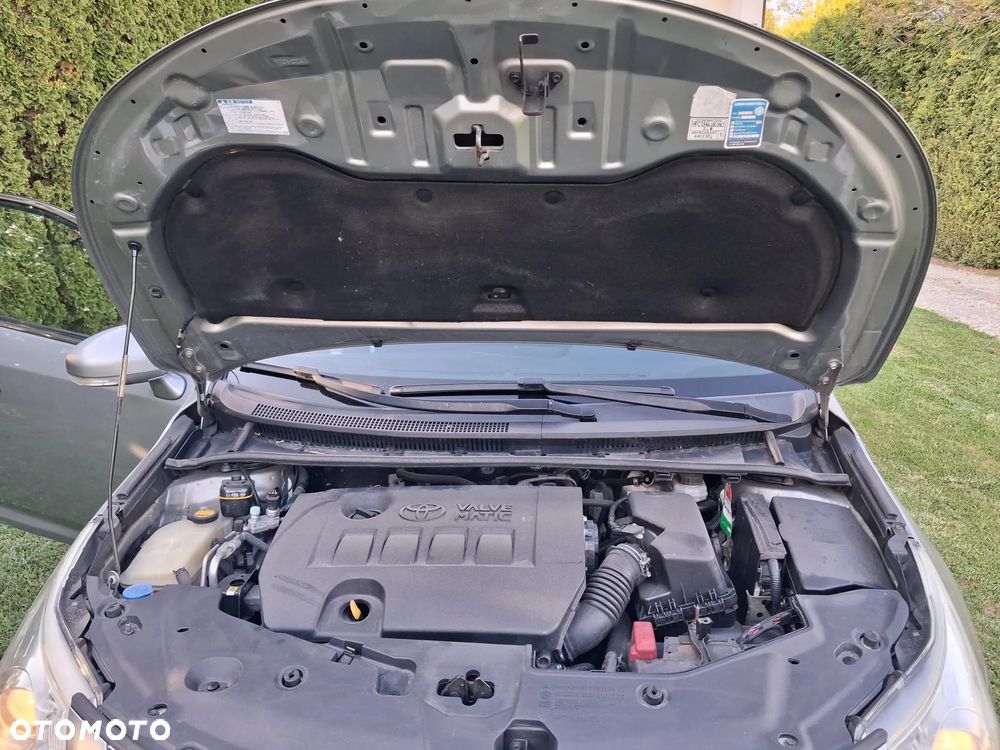 Toyota Avensis 1.8 Premium - 10