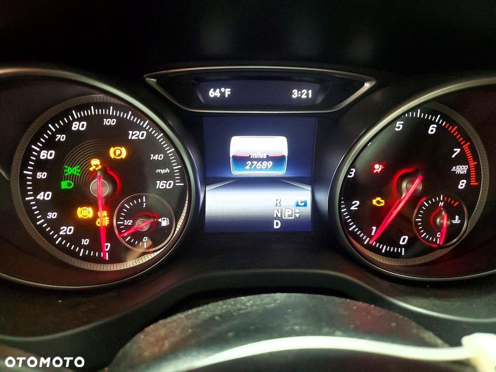 Mercedes-Benz GLA 250 4Matic 7G-DCT - 10