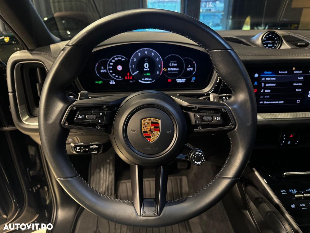 Porsche Cayenne Coupe E-Hybrid - 18