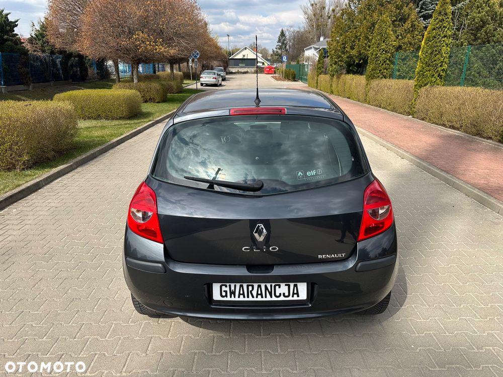 Renault Clio 1.6 16V Privilege - 10