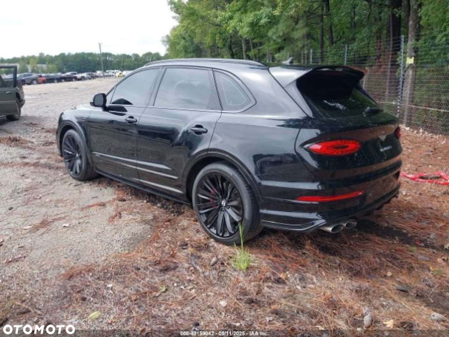 Bentley Bentayga - 4