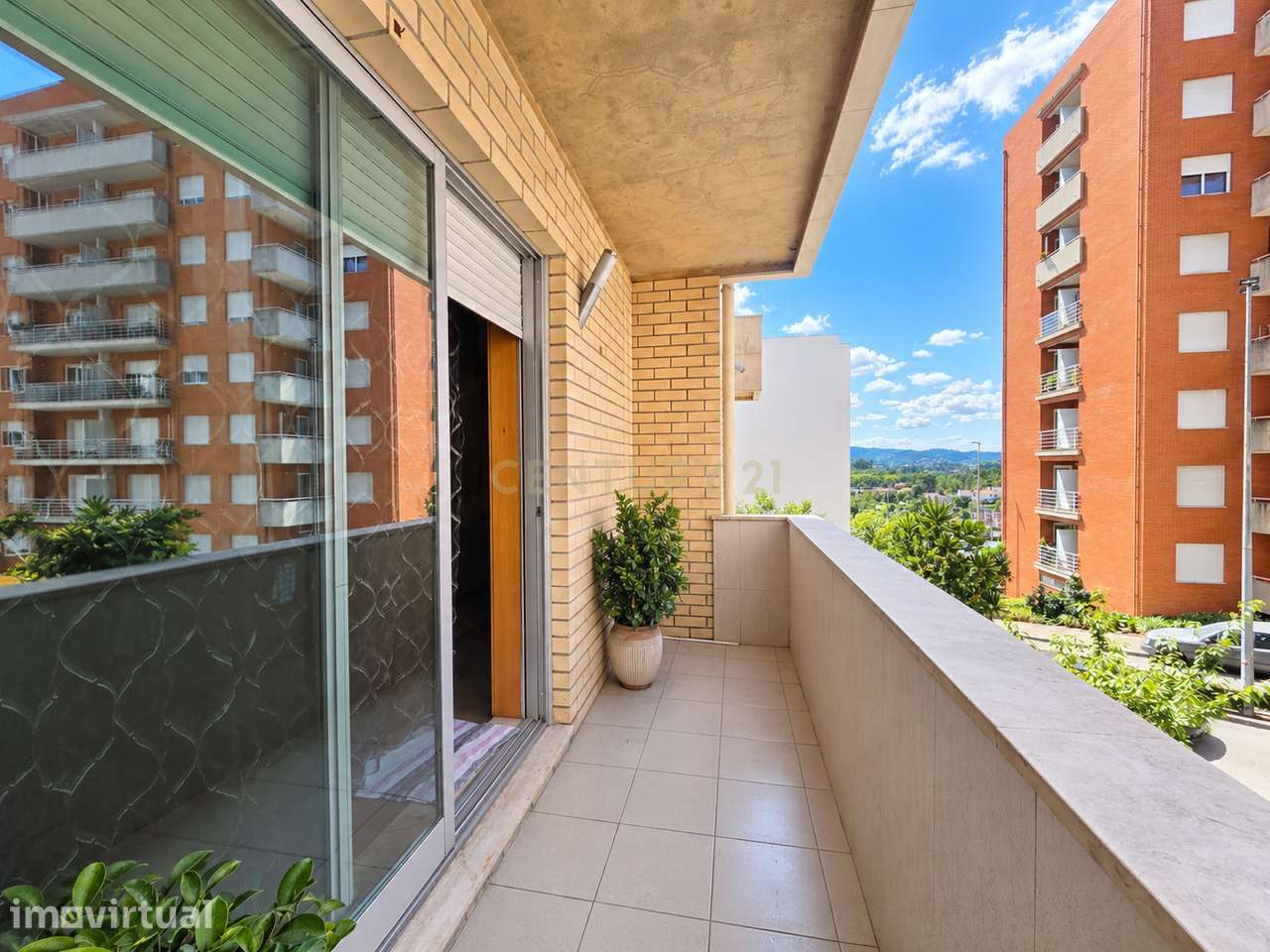 APARTAMENTO T2 MOBILADO E EQUIPADO - CENTRO DE PAREDES - SUÍTE, 3 VARA - Grande imagem: 4/35