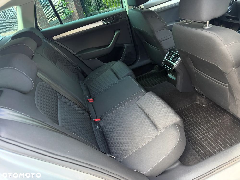 Skoda Superb 2.0 TDI SCR Ambition DSG - 31