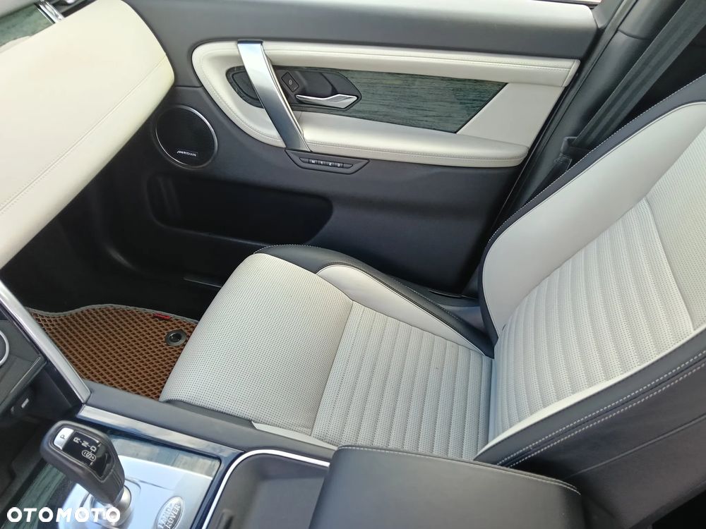 Land Rover Discovery Sport P300e R-Dynamic - 34