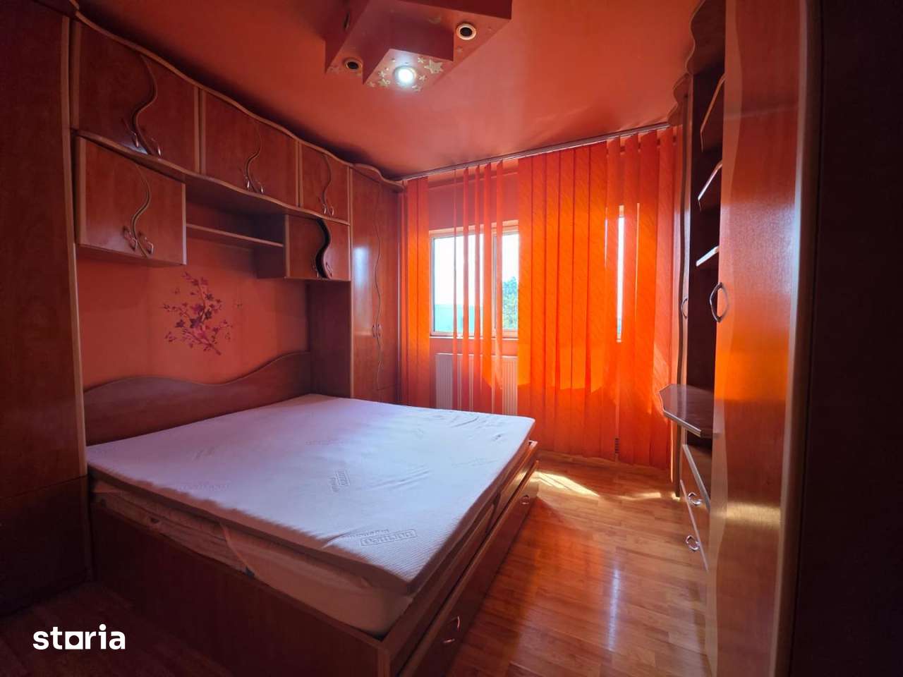 Vanzari Apartamente 3 camere Militari — fotografia 1