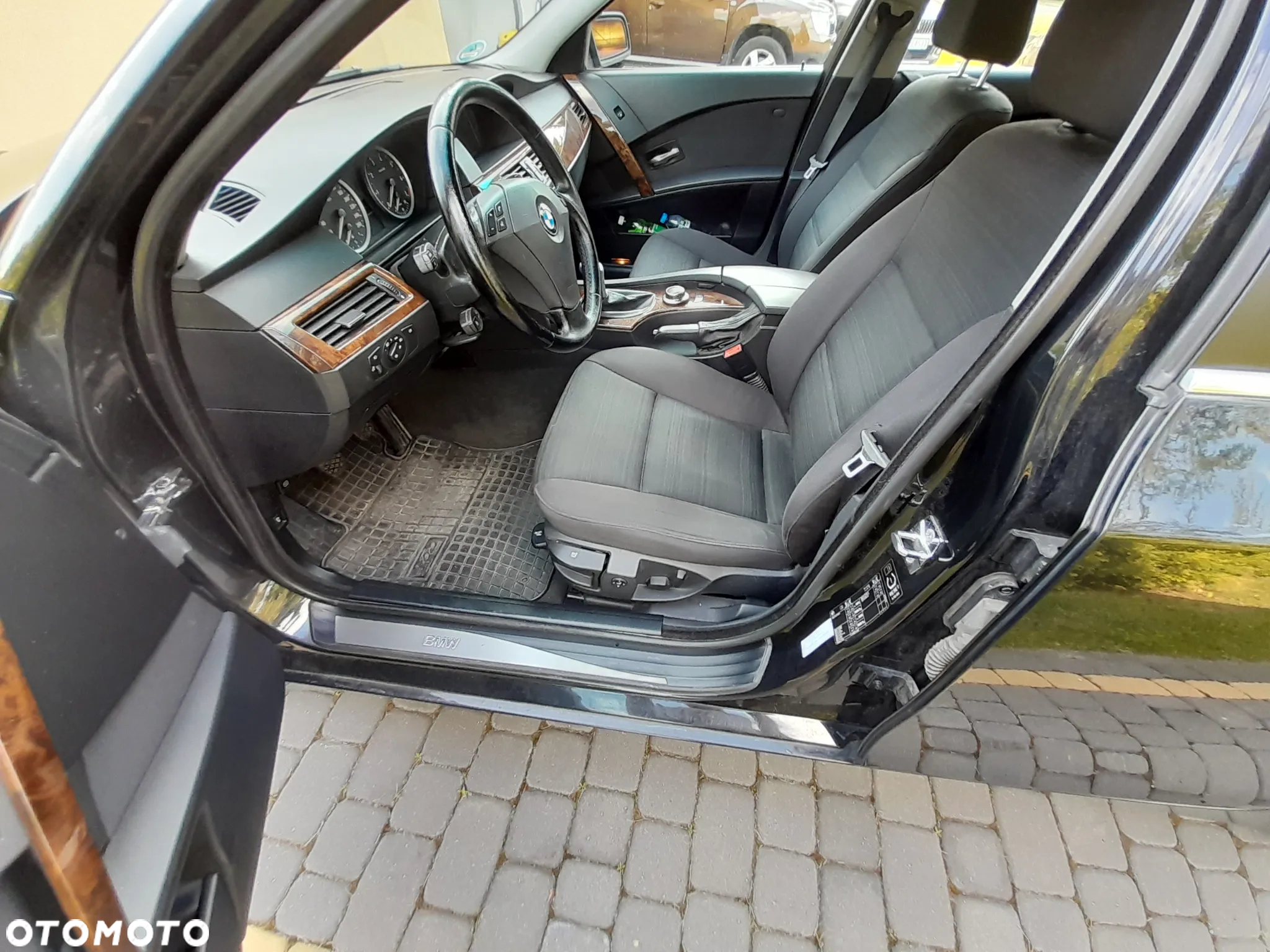 BMW Seria 5 523i - 11