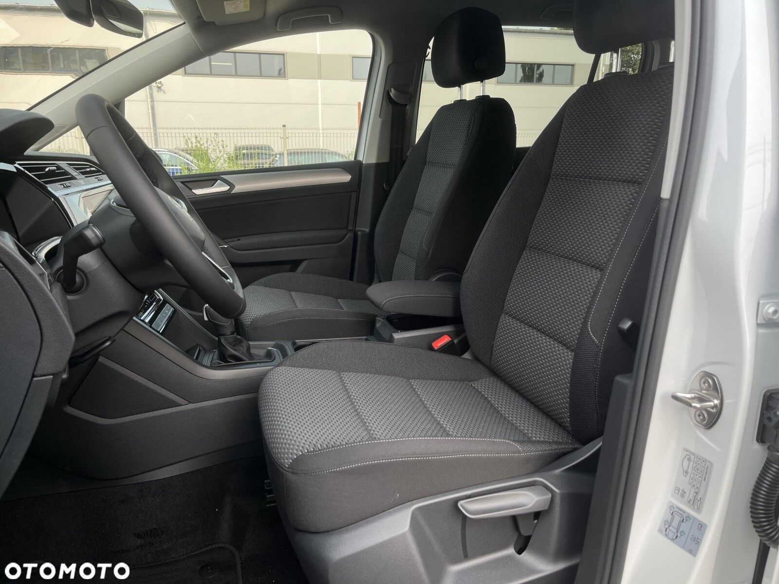 Volkswagen Touran - 28