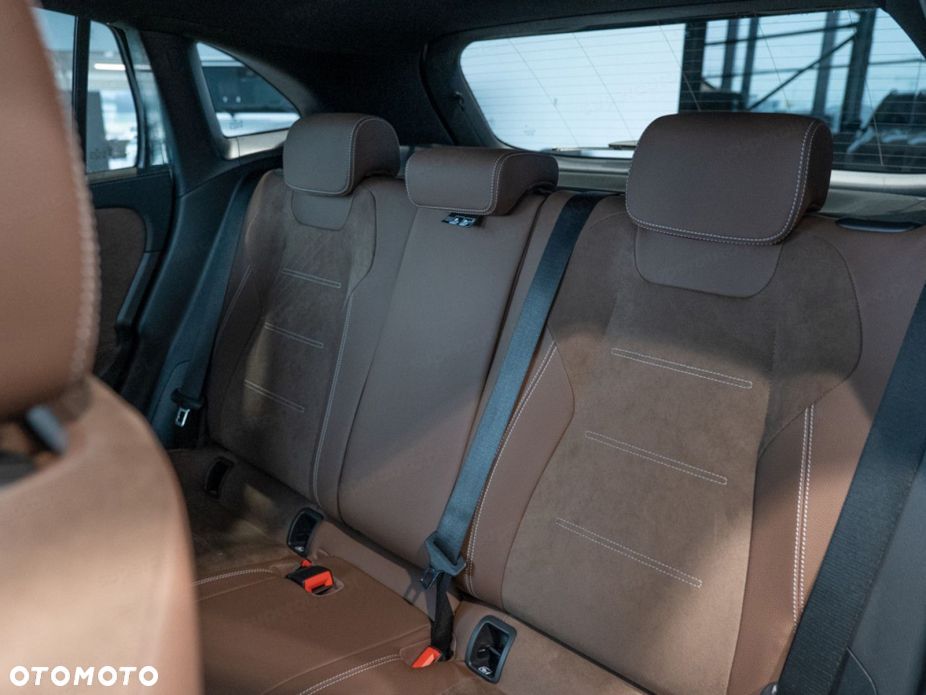 Mercedes-Benz GLA - 21