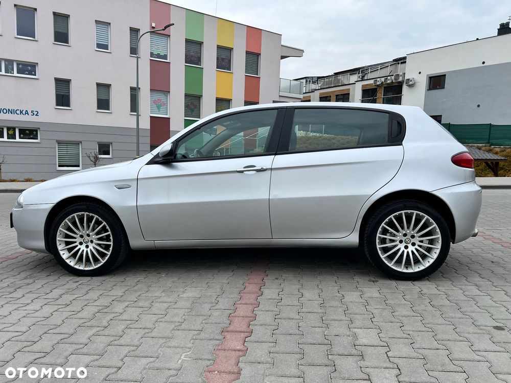 Alfa Romeo 147 1.9 JTD 16V Distinctive - 4