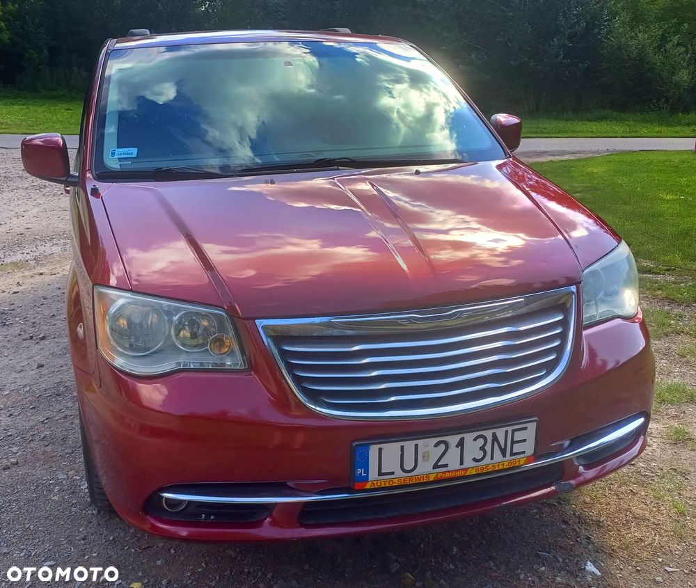 Chrysler Town & Country - 12