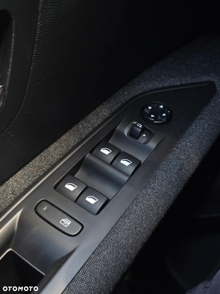 Peugeot 3008 PureTech 130 Stop & Start GPF Allure - 32