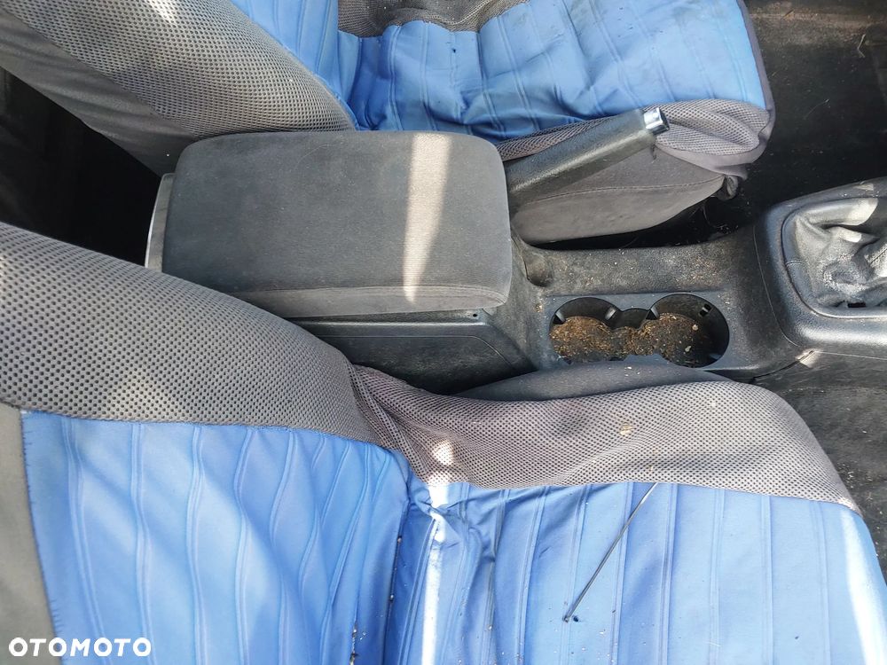 Volkswagen Passat B5 Lift FL sedan silnik 1.9 TDI AVB AWX AVF 130 KM turbina pompowtryski EGR alternator pompa sprężarka skrzynia biegów EEN dwumasa sprzęgło lewarek pedał drzwi maska zderzak klapa lusterko błotnik LO41 czarny belka zacisk pompa abs serwo hamulcowa szyba boczek mechanizm panel sterownik kierownica fotel podłokietnik pompka paliwa pływak przewód rura chłodnica intercooler lampa reflektor listwa zamek NA CZĘŚCI WSZYSTKIE CZĘŚCI - 10