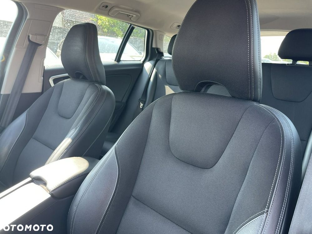 Volvo V60 D2 Momentum - 11
