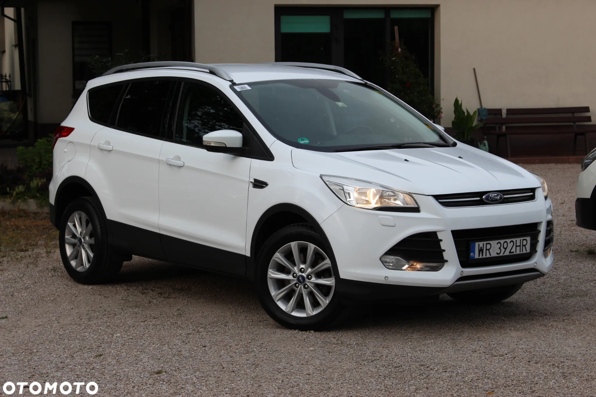 Ford Kuga 2.0 TDCi 2x4 Titanium - 8