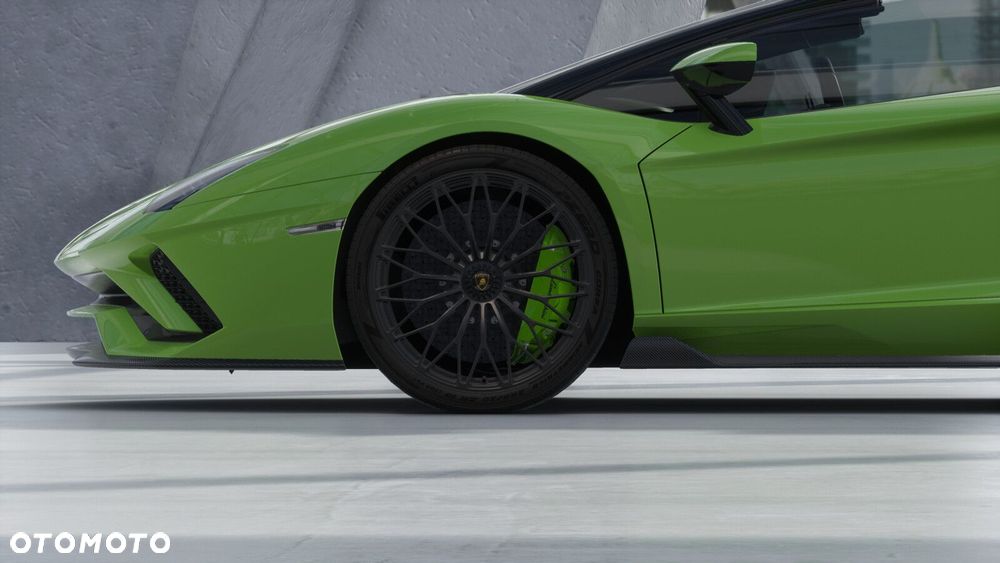 Lamborghini Aventador - 8