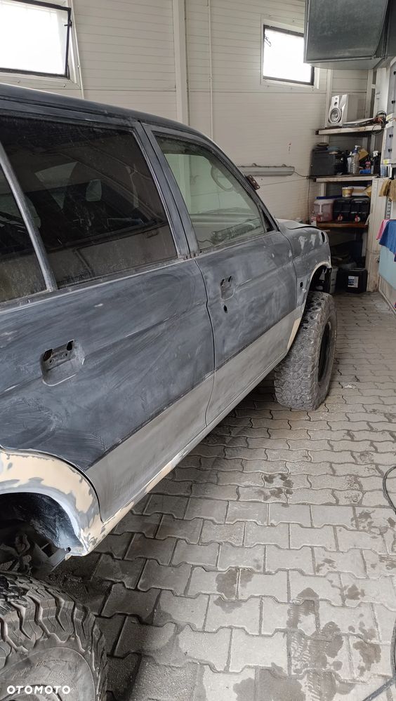Mitsubishi Pajero - 12