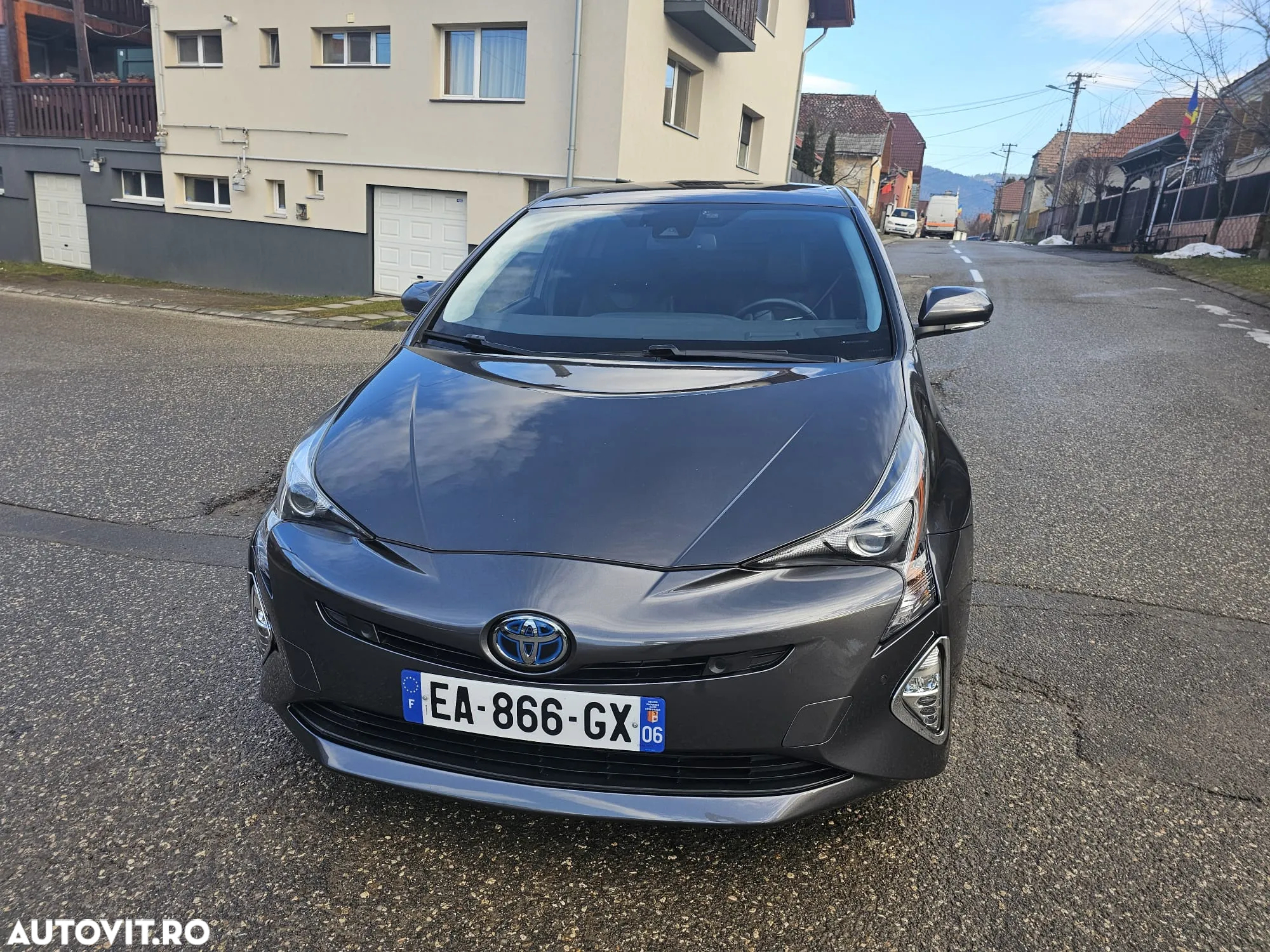 Toyota Prius 1.8 HSD Exclusive Plus - 2