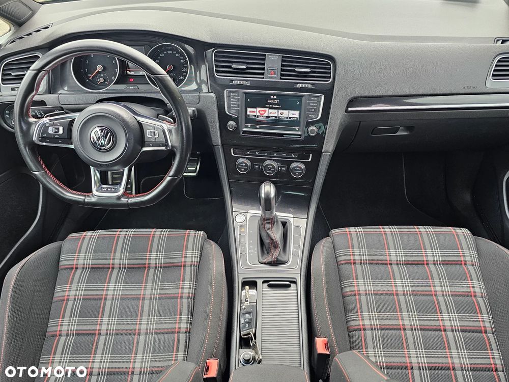 Volkswagen Golf - 16